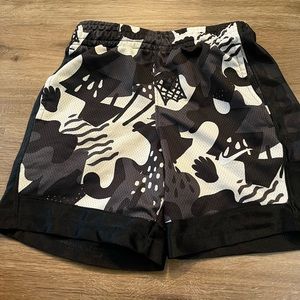 Nike Dri-Fit Shorts Kids Size (S)
